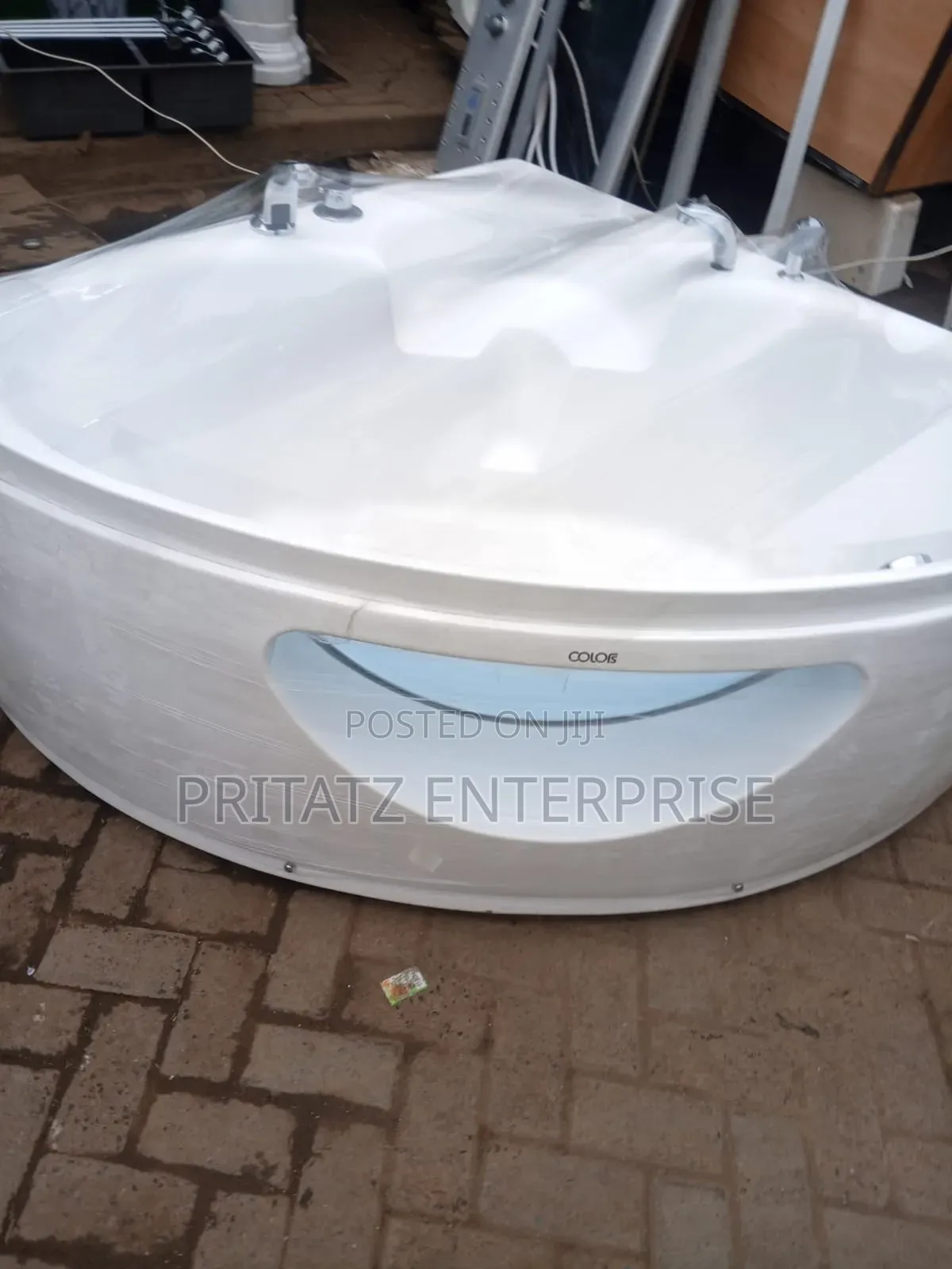 White Ceramic Jacuzzi