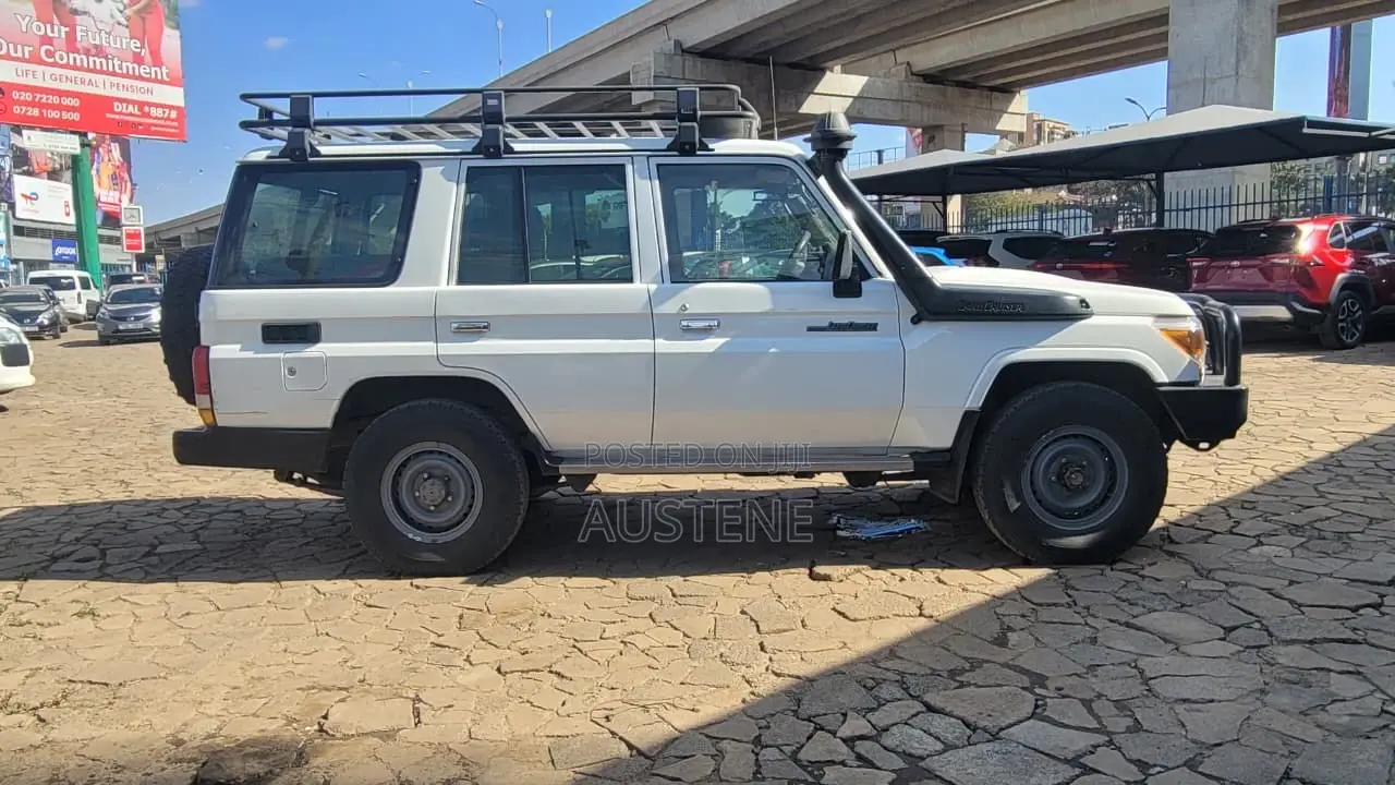 Toyota Land Cruiser 2016 White