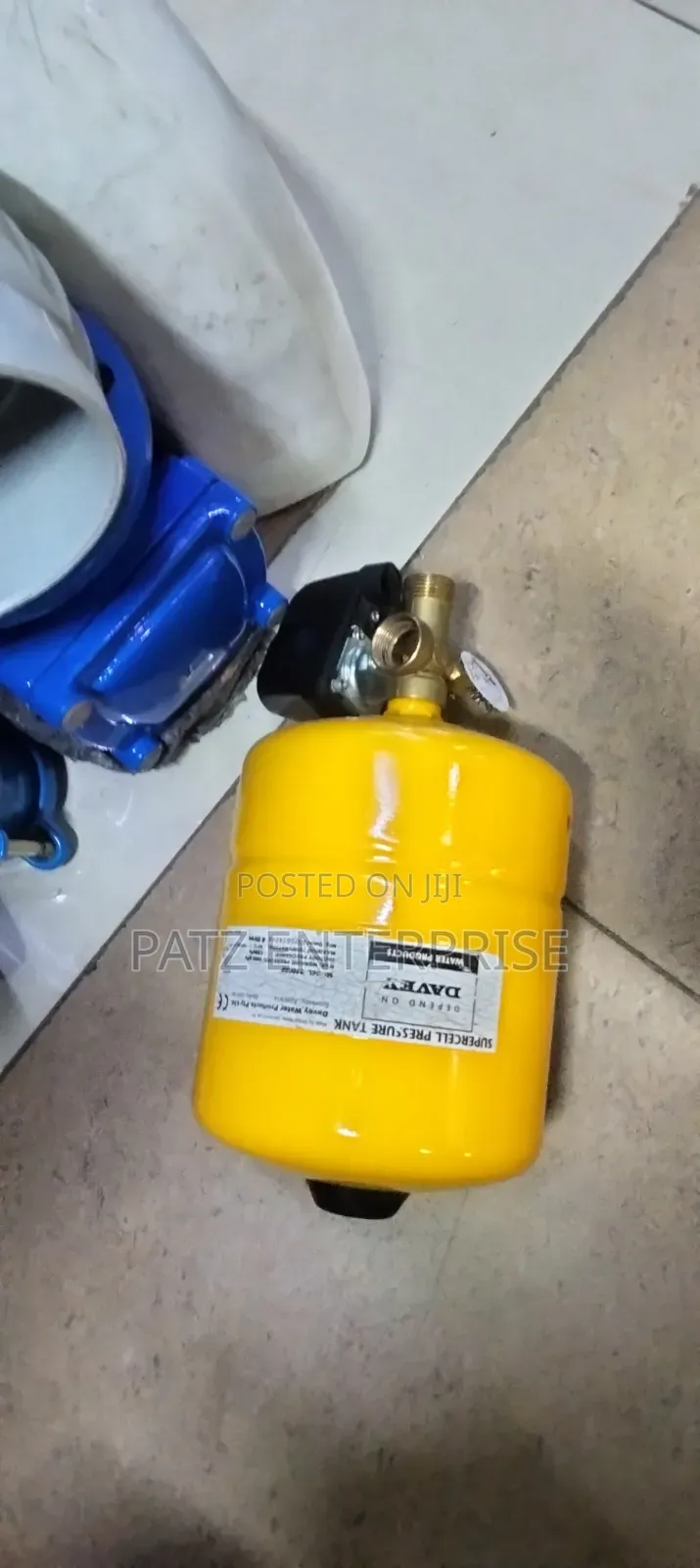 Pressure Tank With Gauge