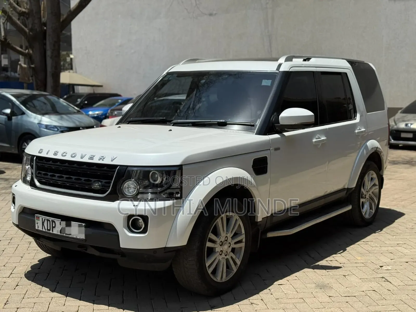 Land Rover Discovery 2016 White