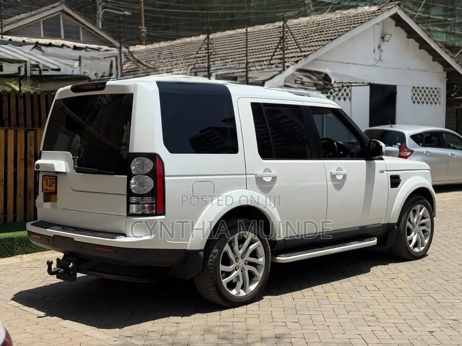 Land Rover Discovery 2016 White