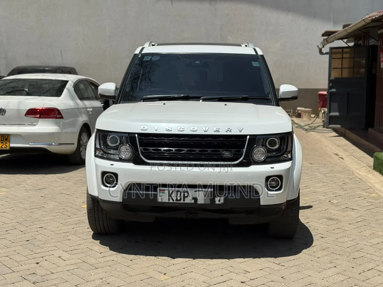 Land Rover Discovery 2016 White