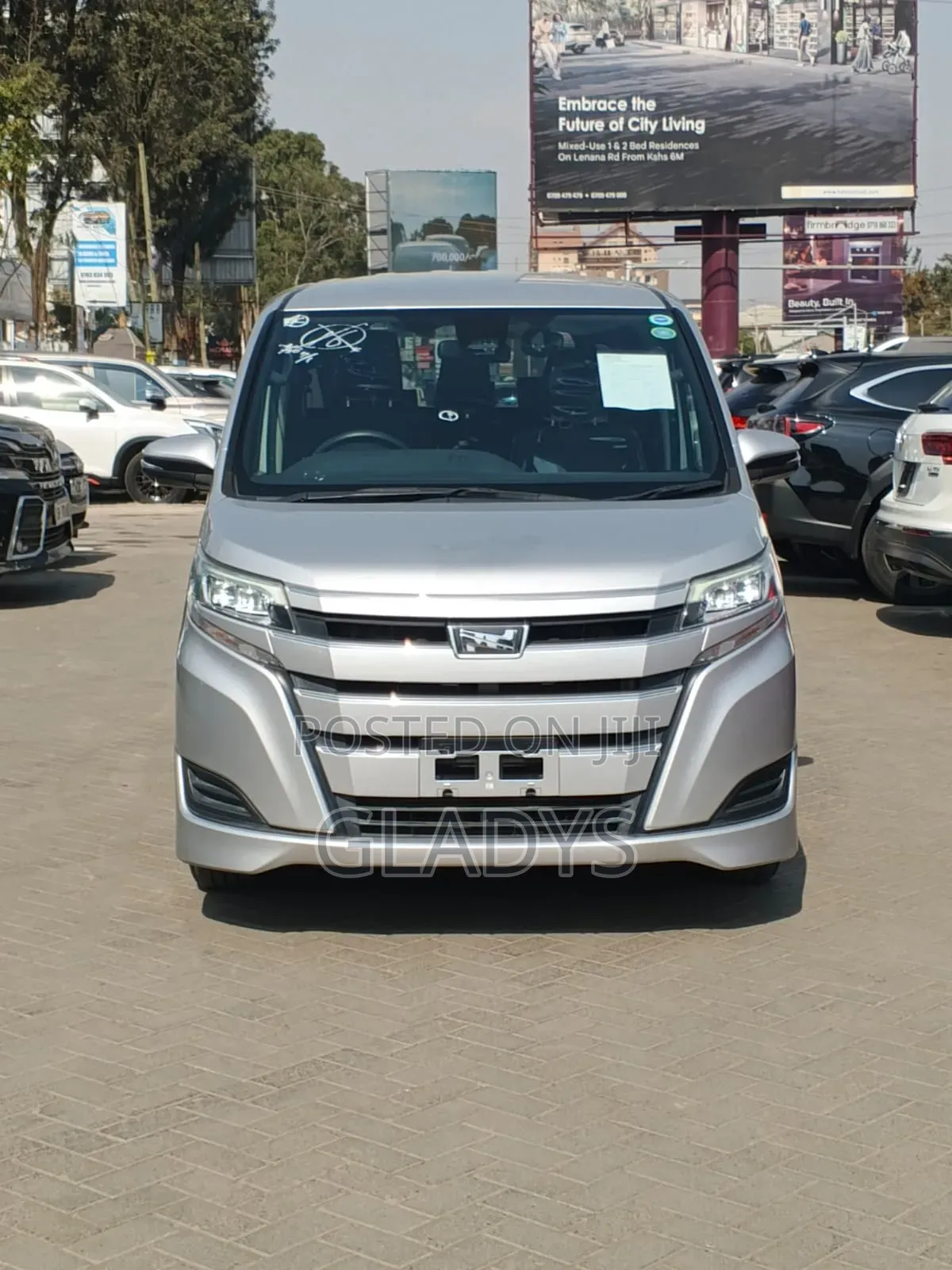 Toyota Noah 2019 Silver