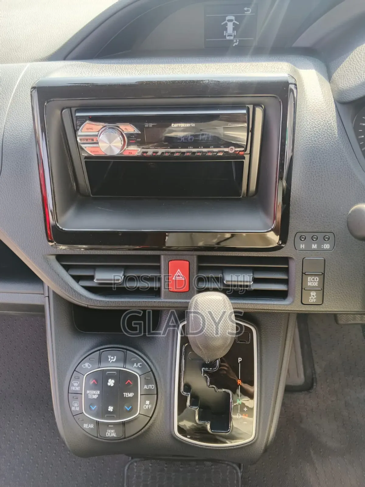 Toyota Noah 2019 Silver