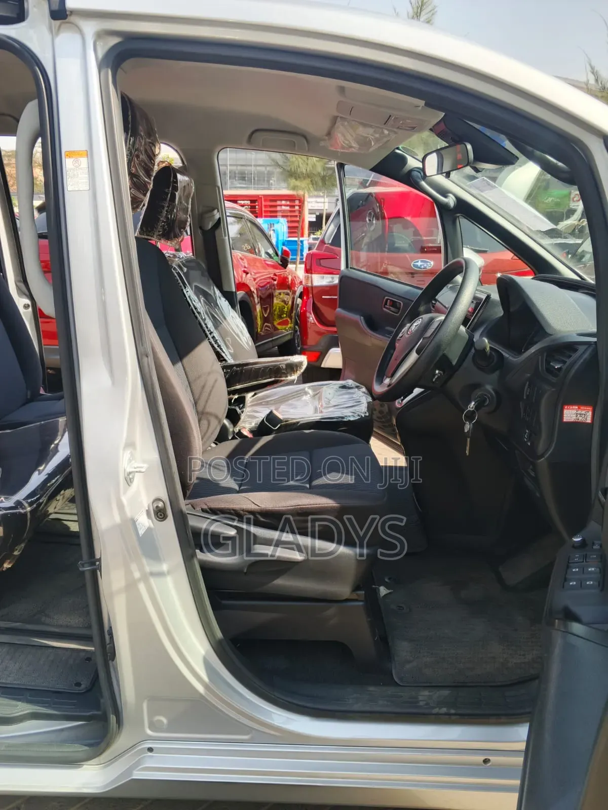Toyota Noah 2019 Silver