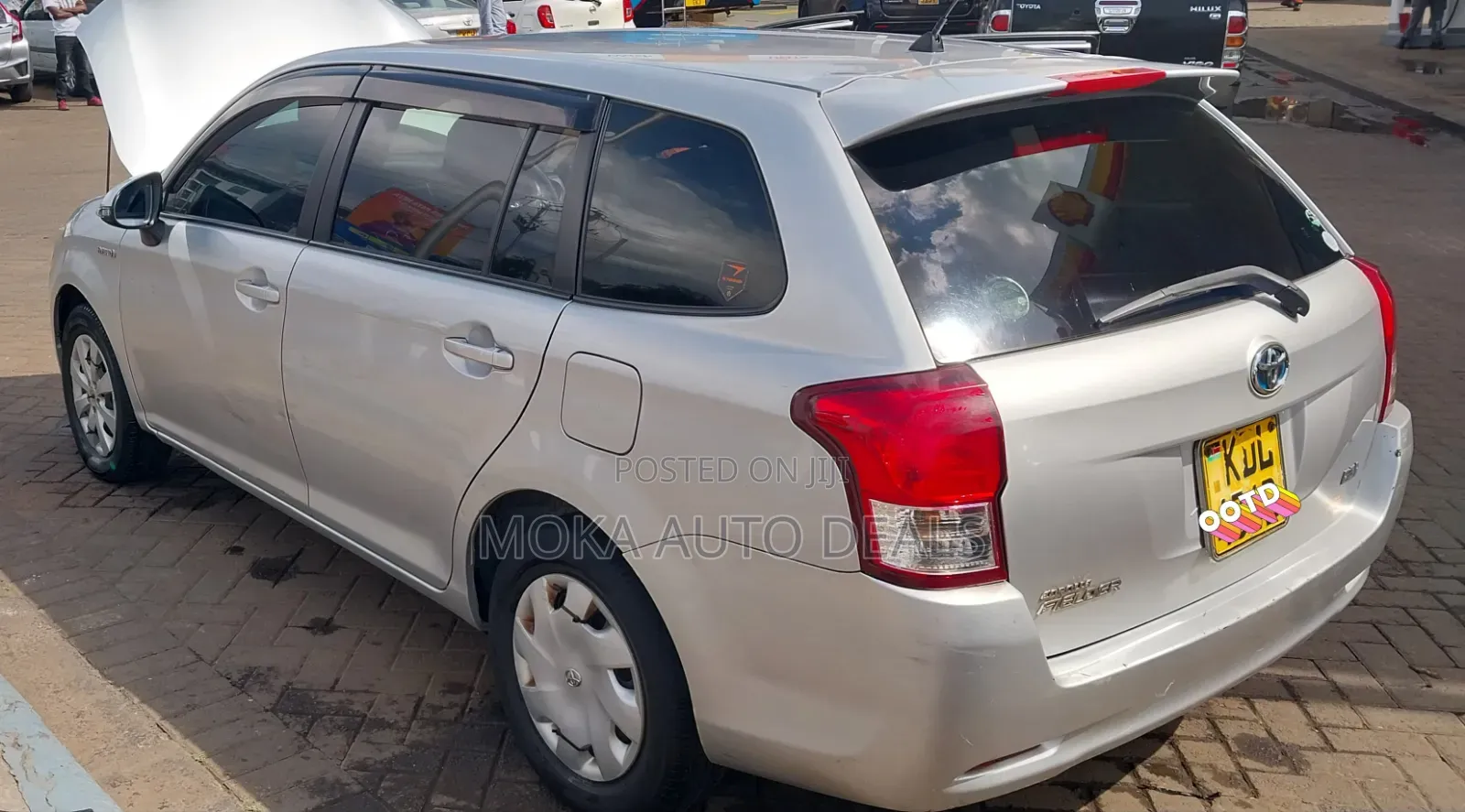 Toyota Corolla Fielder 1.5 Hybrid FWD 2015 Silver