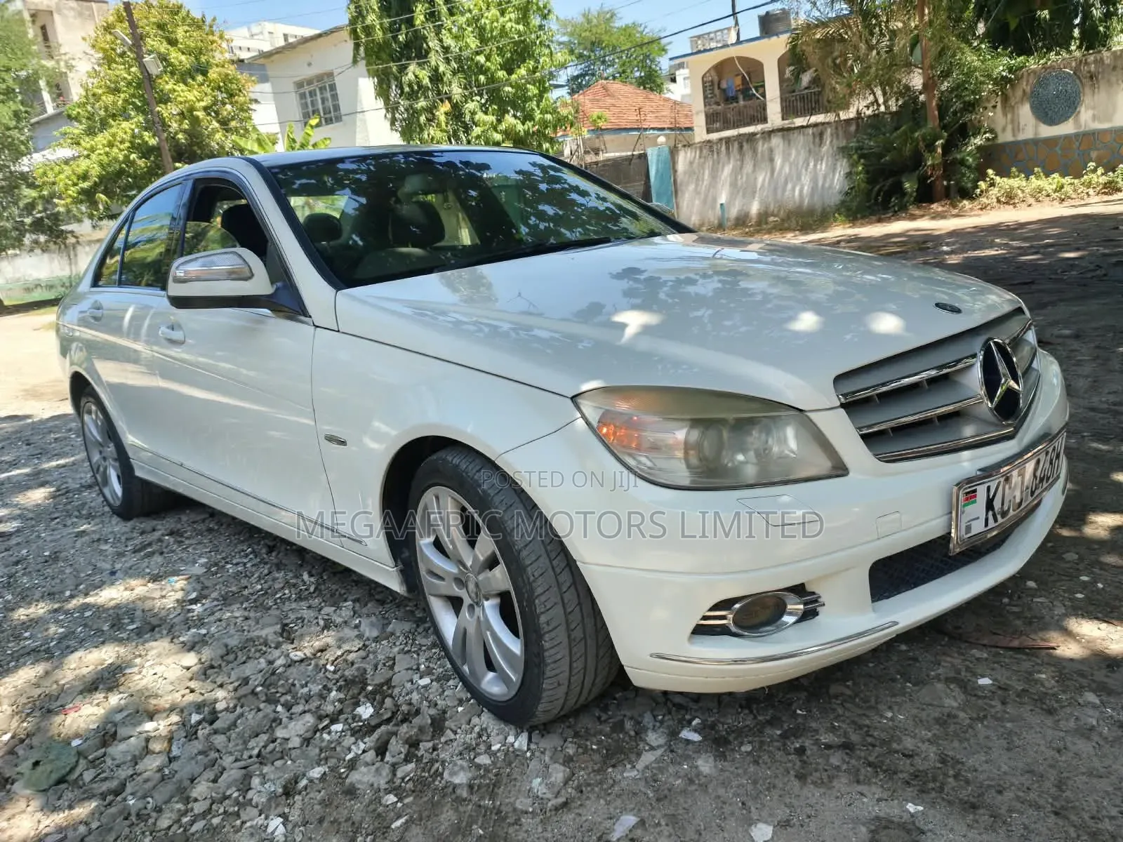 Mercedes-Benz C200 2011 White