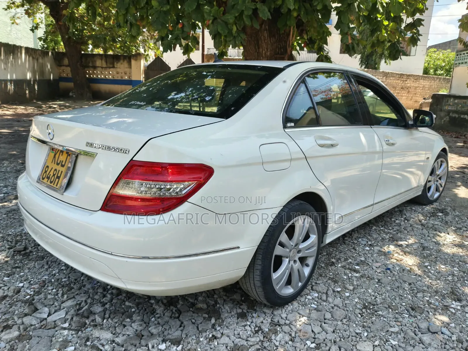 Mercedes-Benz C200 2011 White