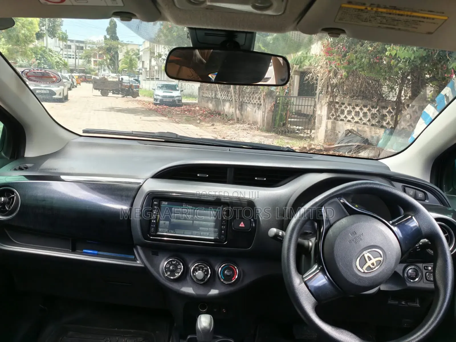 Toyota Vitz 1.3 FWD 5dr 2018 Black