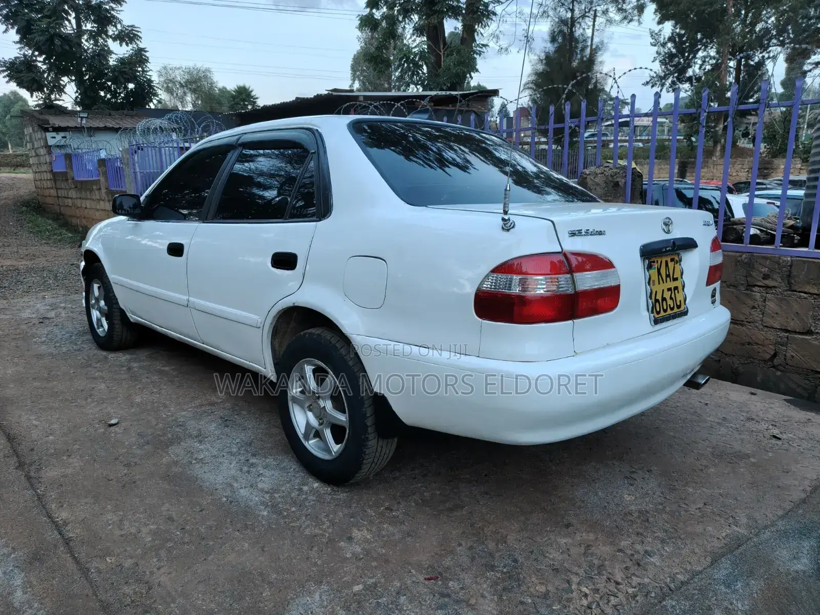 Toyota Corolla 2000 White