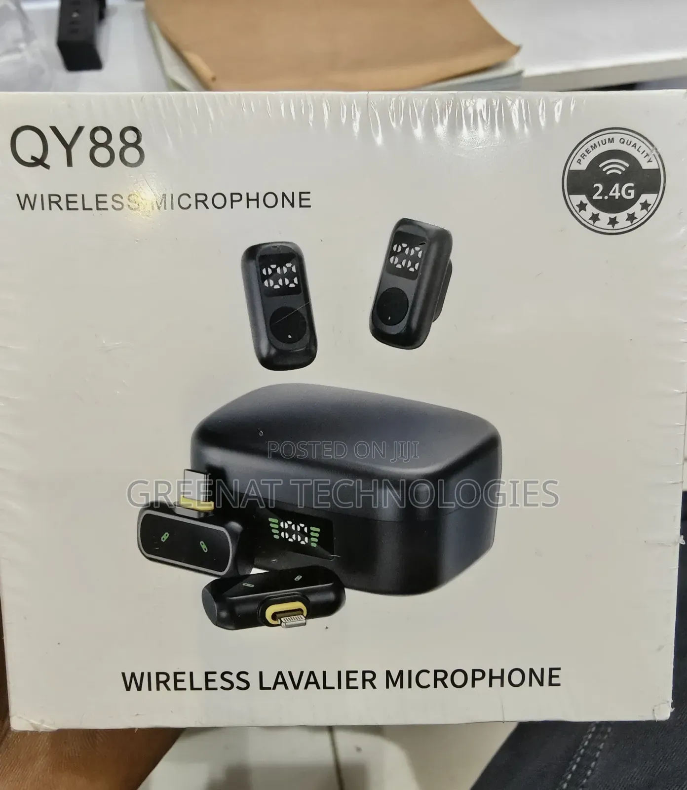 QY88 Wireless Lavalier Microphone iPhone Lightning and Type C