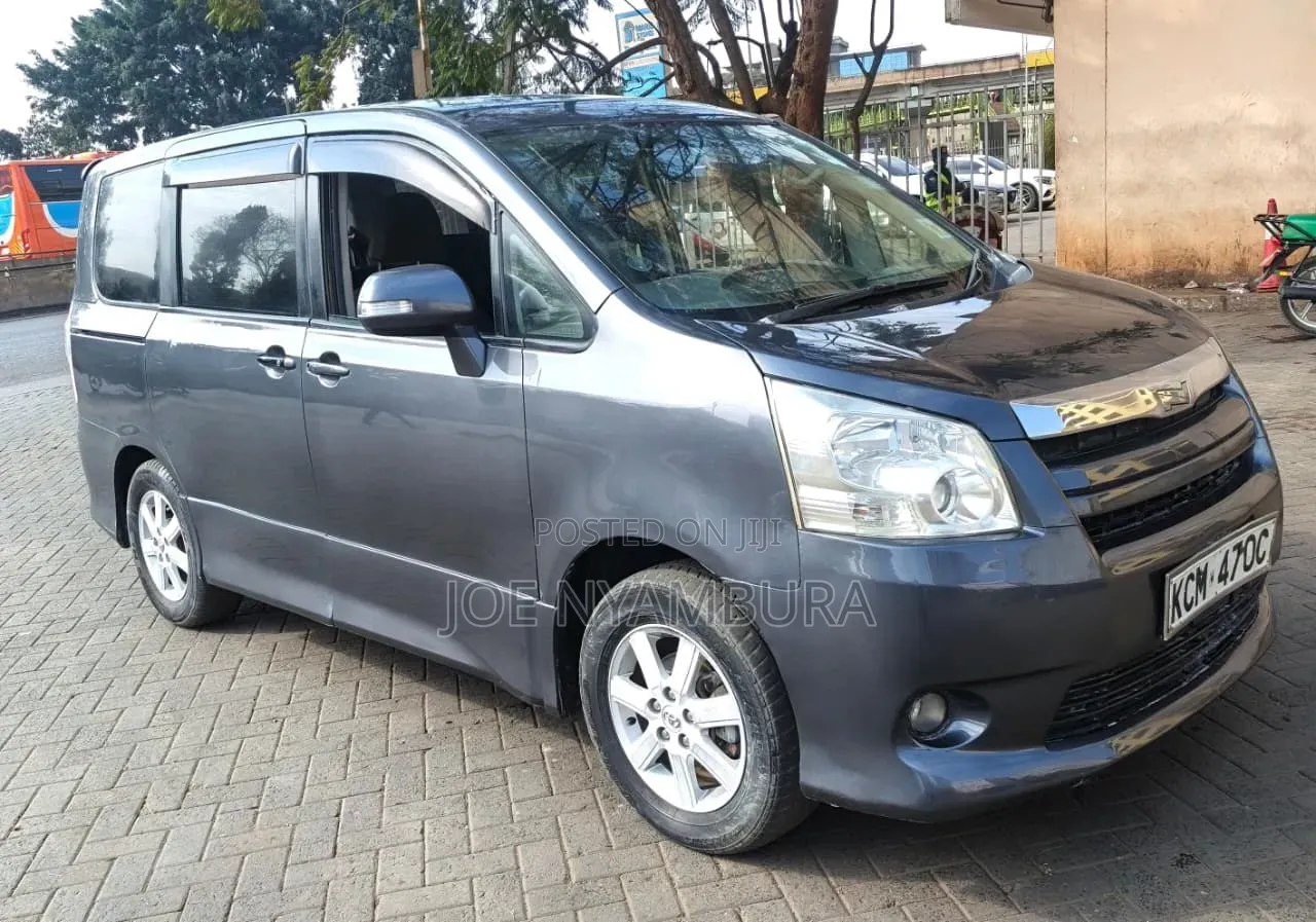 Toyota Noah 2010 Black