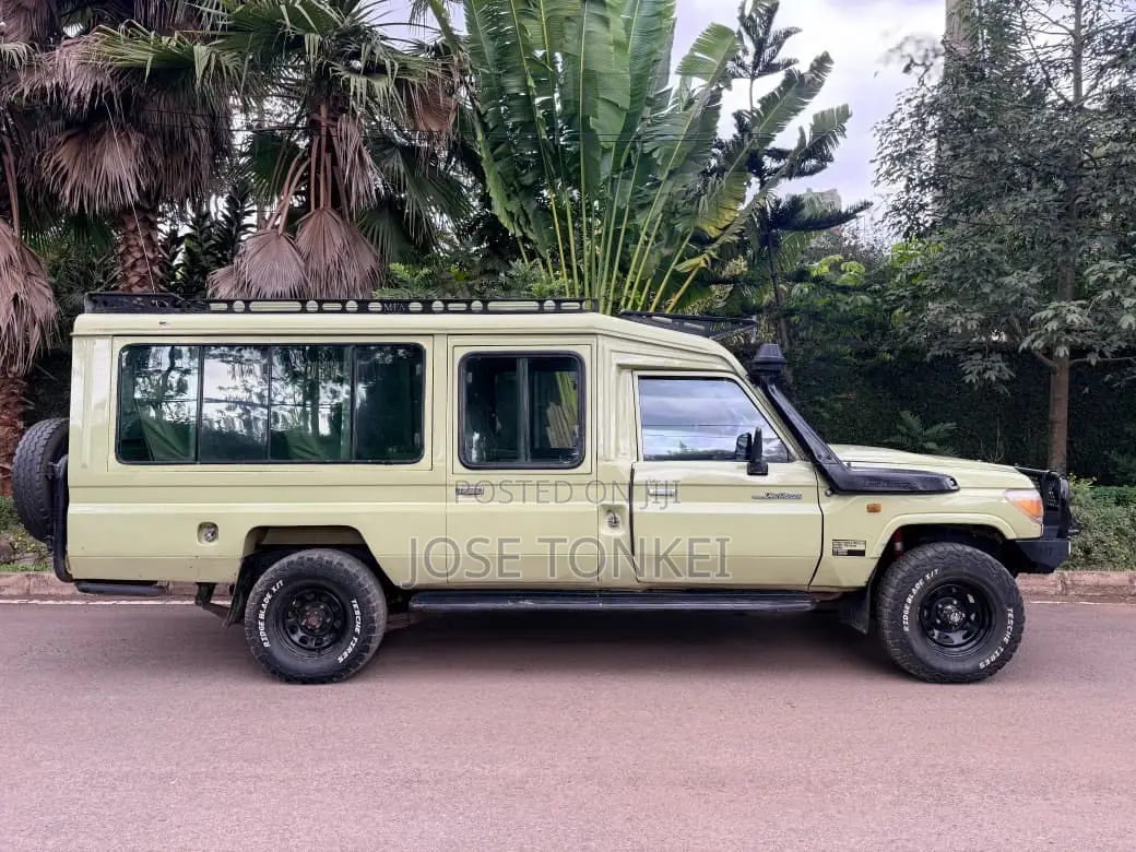 Toyota Land Cruiser 79 Series 2017 Green