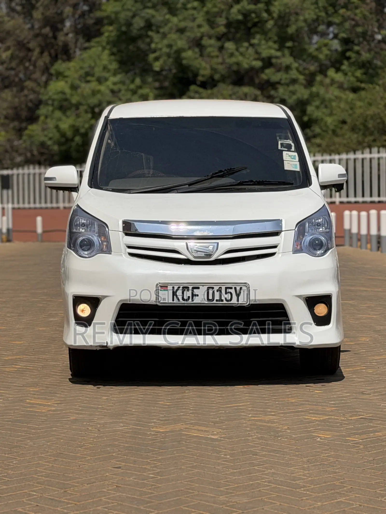 Toyota Noah 2009 White