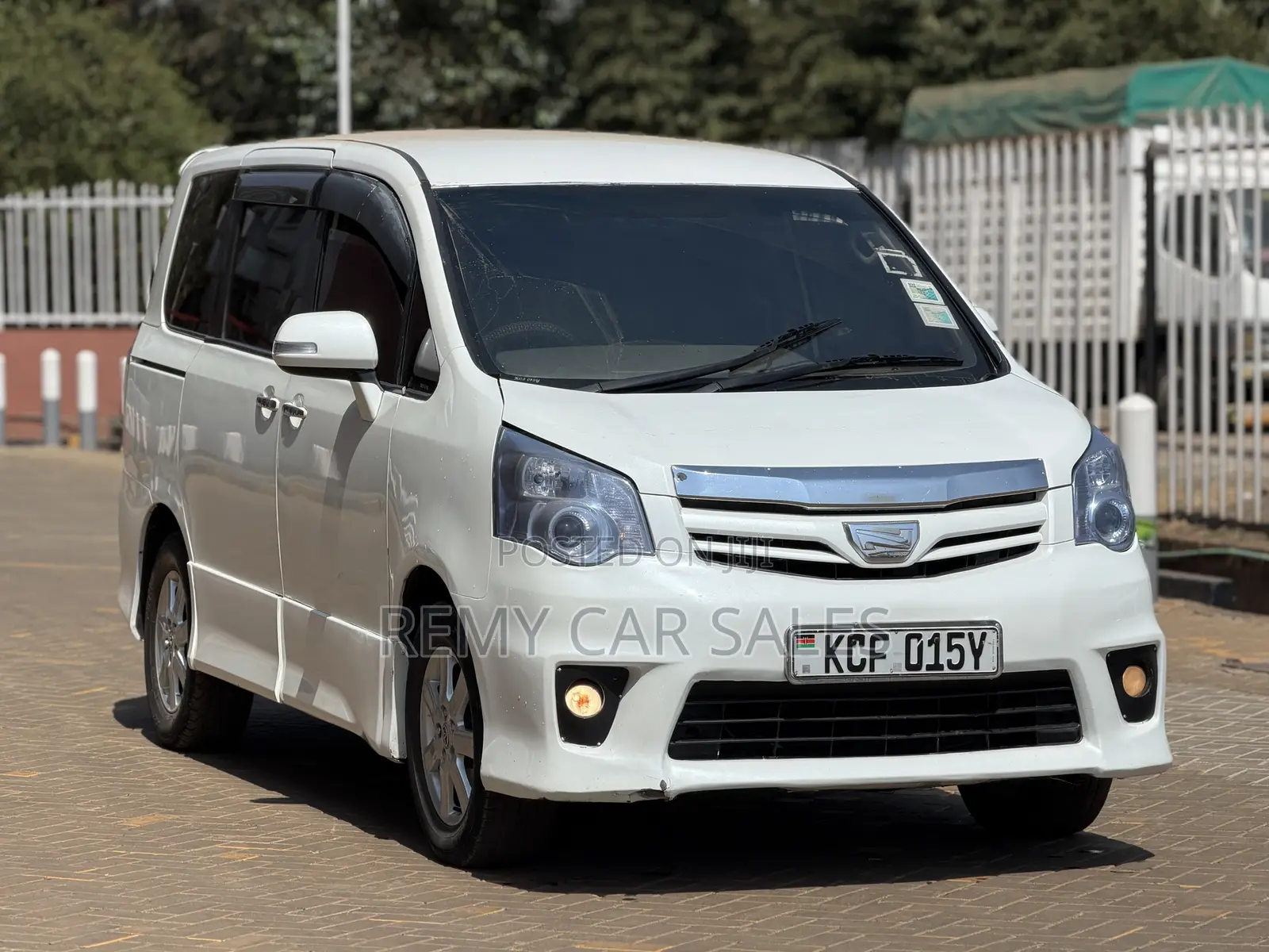 Toyota Noah 2009 White