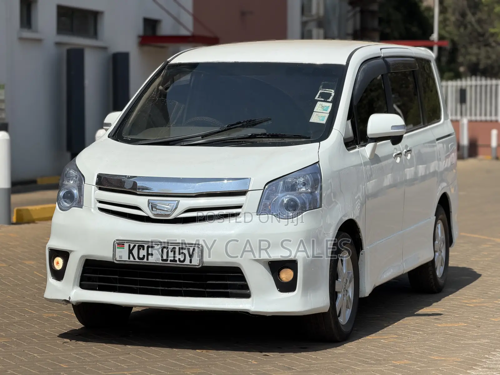 Toyota Noah 2009 White