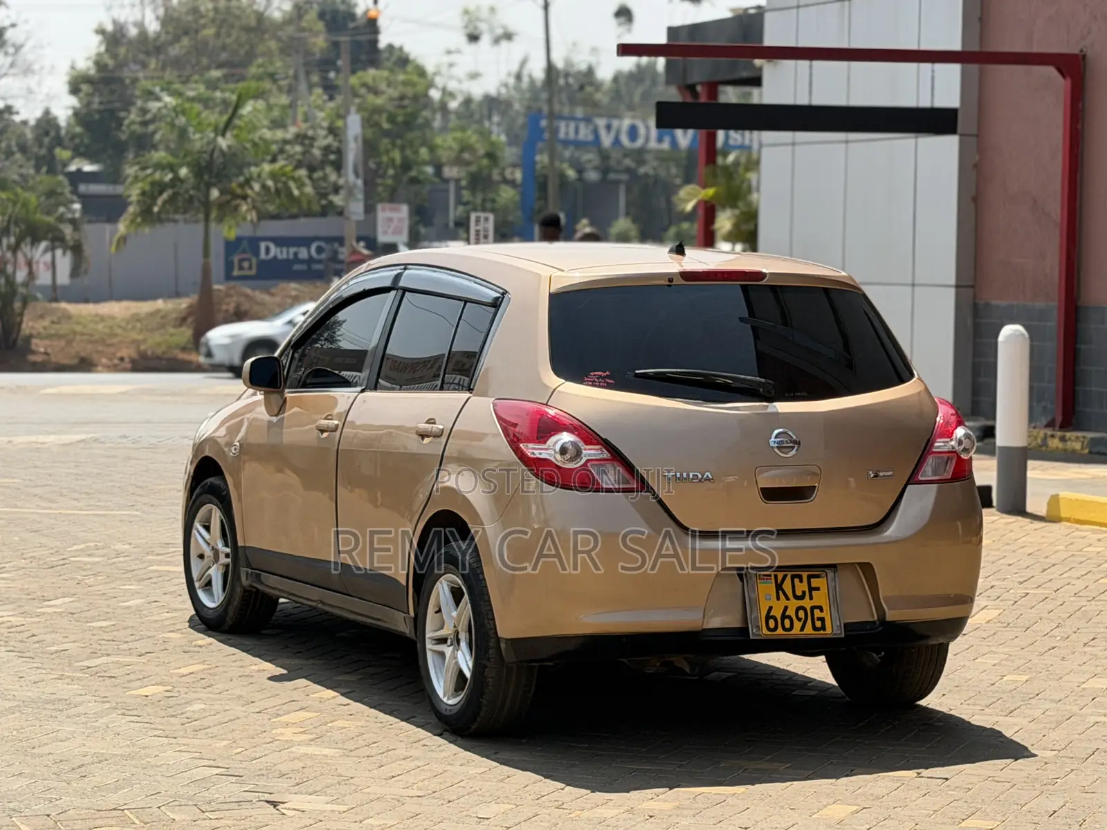 Nissan Tiida 2008 Gold