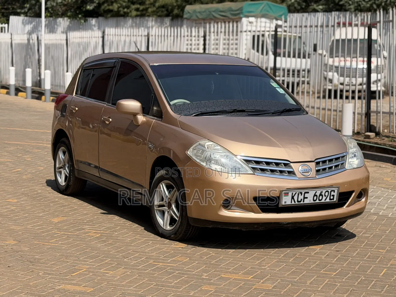 Nissan Tiida 2008 Gold