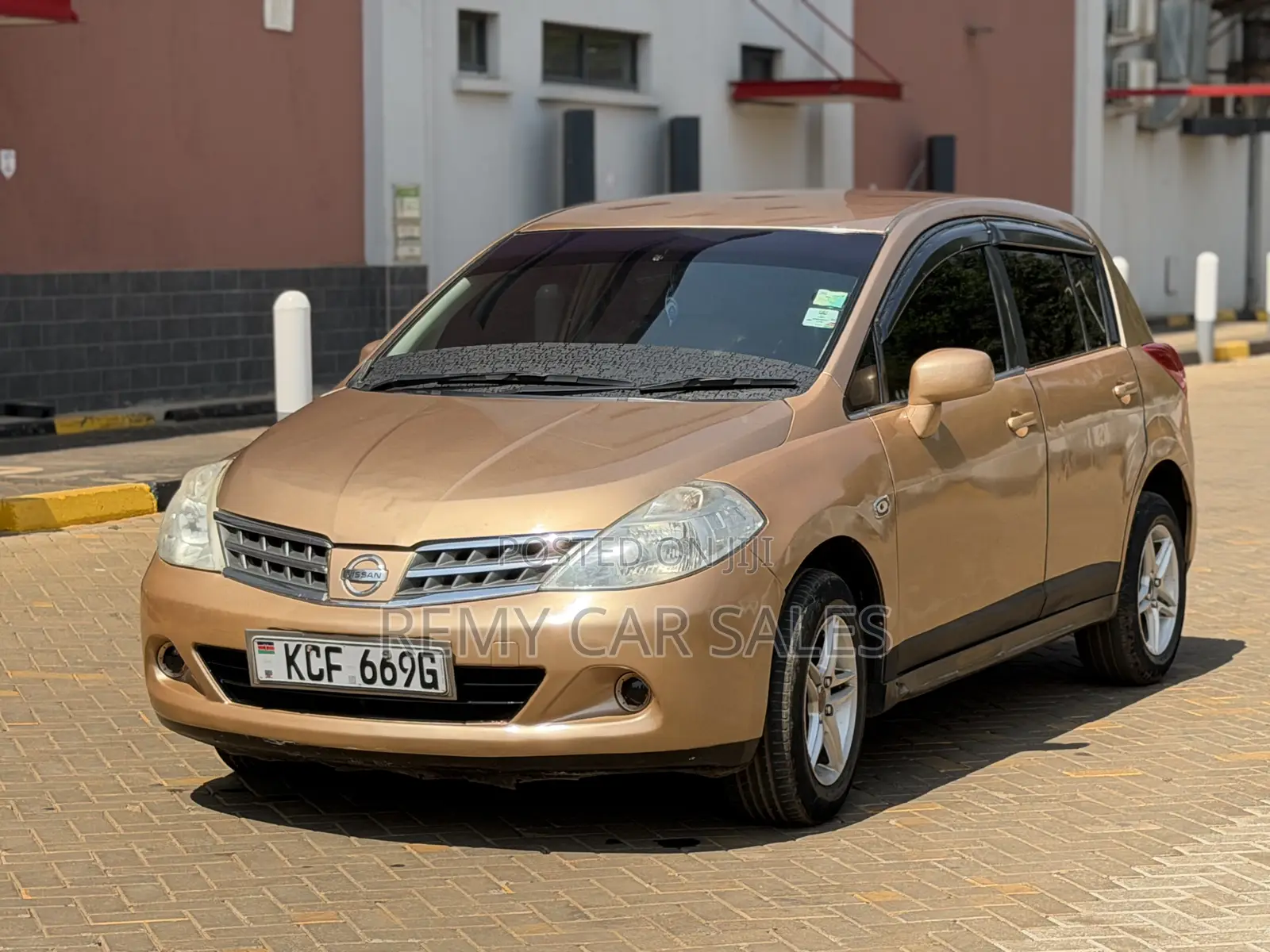 Nissan Tiida 2008 Gold