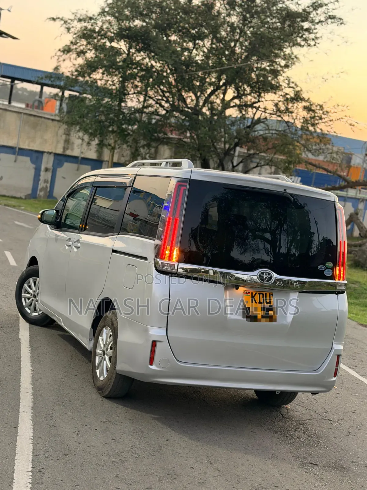 Toyota Noah 2019 Silver