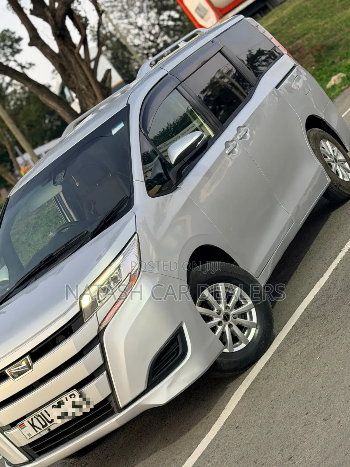 Toyota Noah 2019 Silver