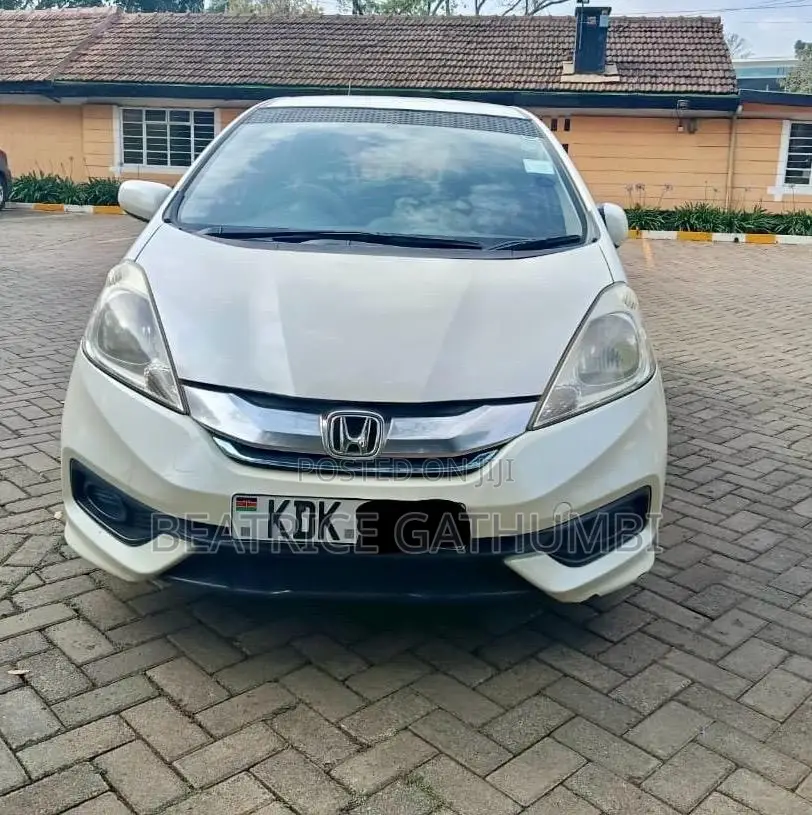 Honda Fit Shuttle 1.5 Hybrid 2WD 2015 White