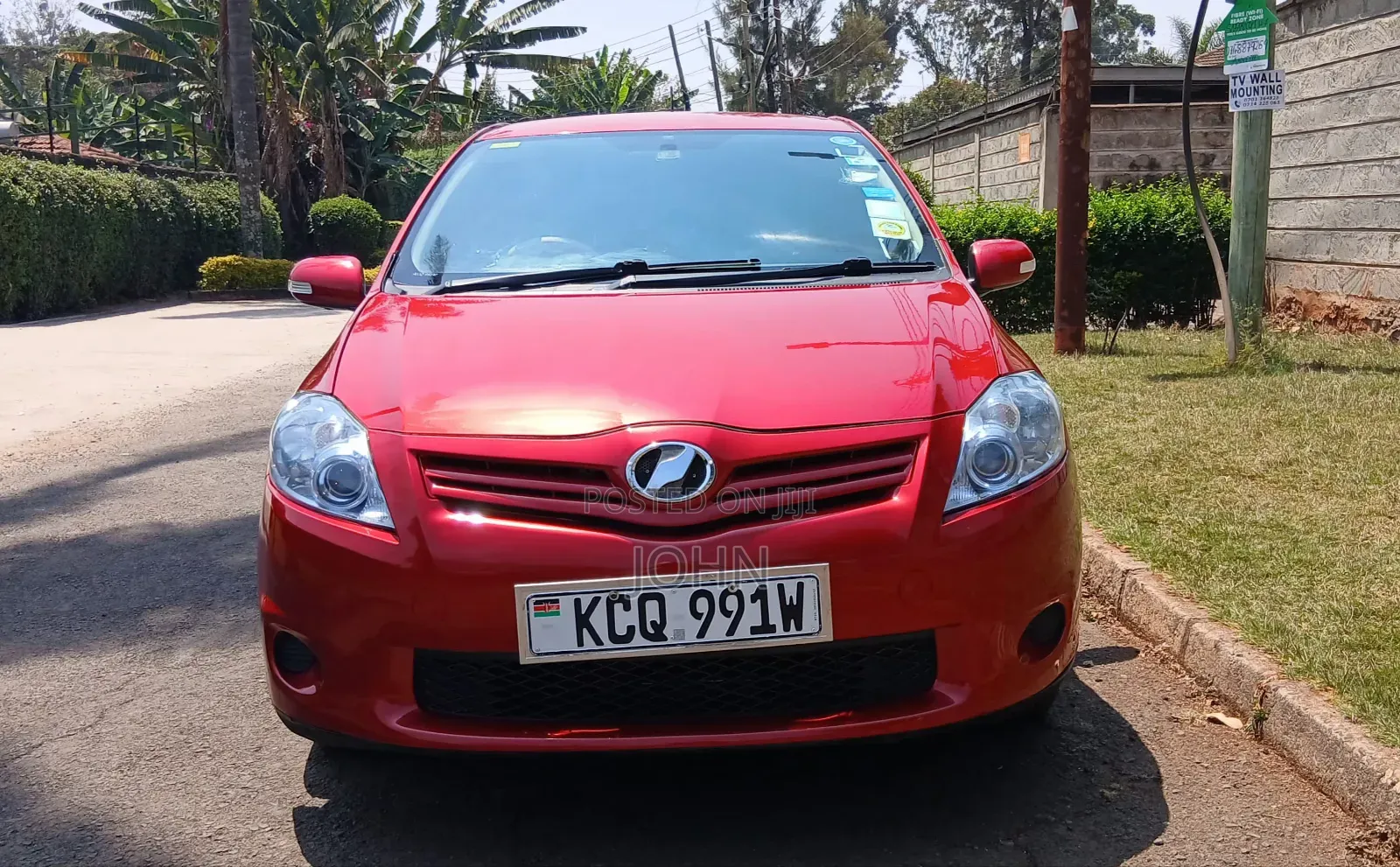 Toyota Auris 2011 Red