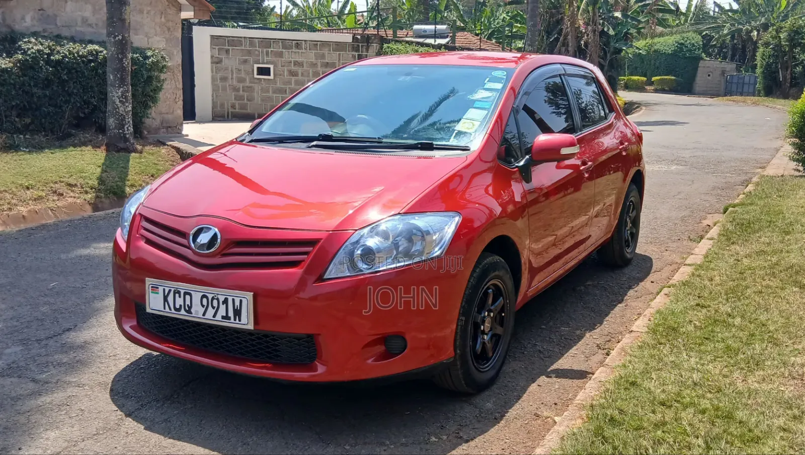 Toyota Auris 2011 Red