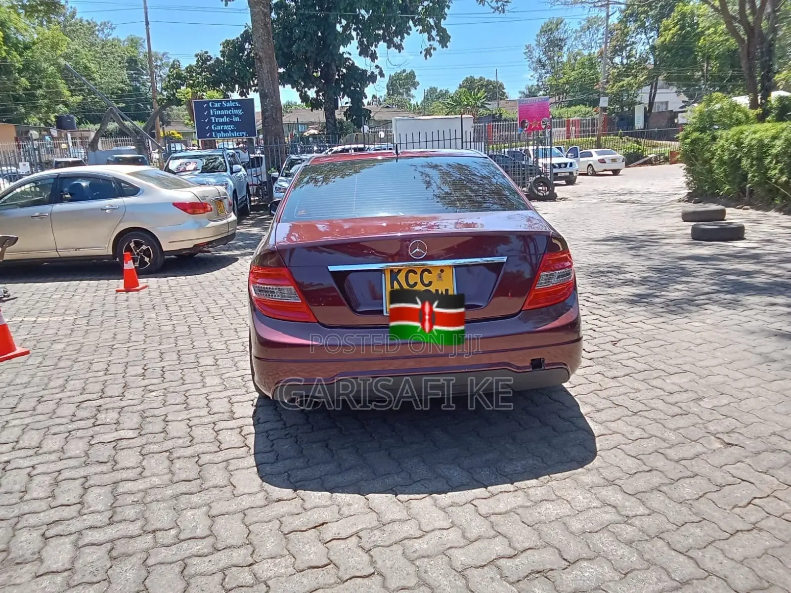 Mercedes-Benz C200 2009 Maroon