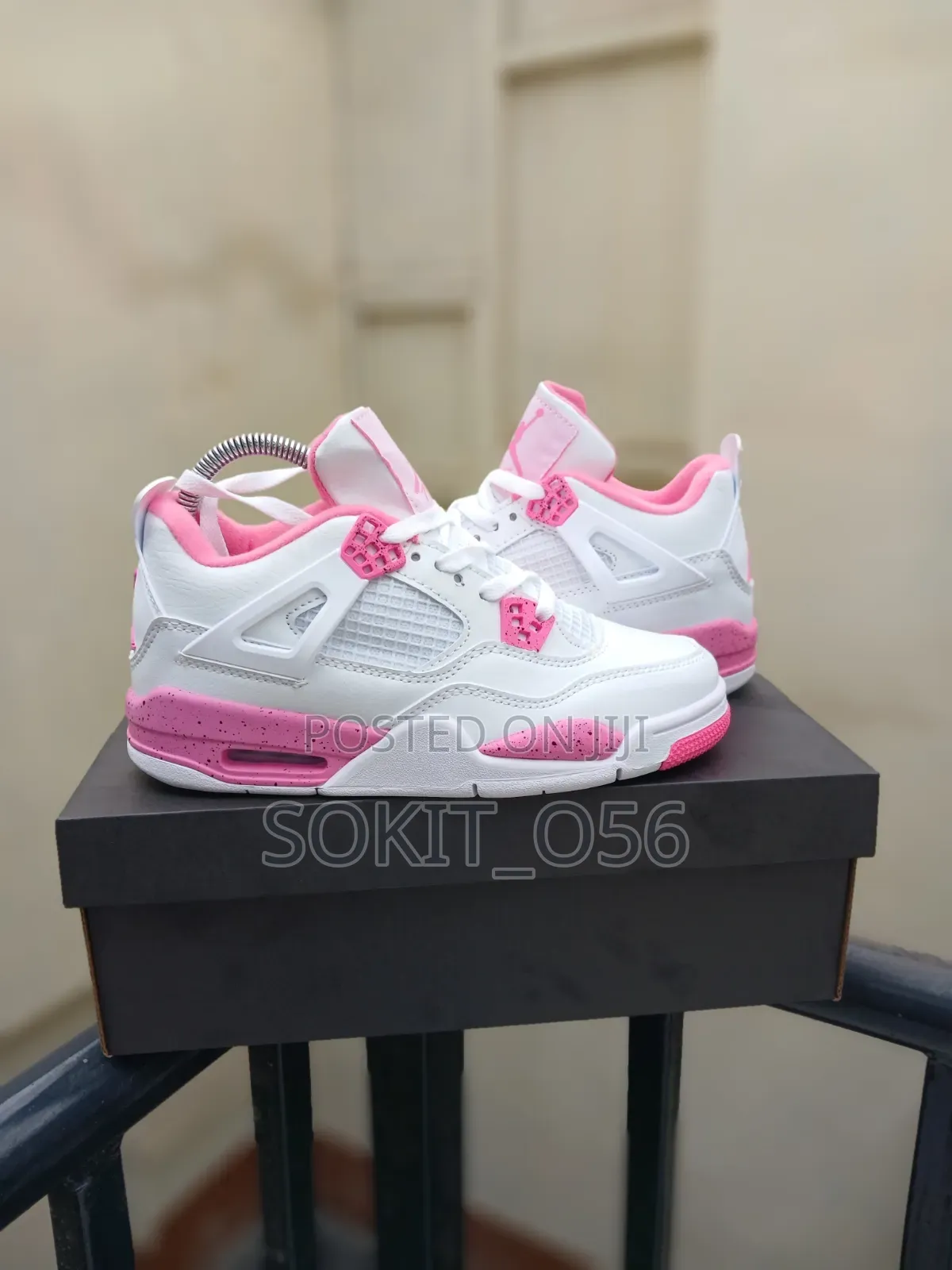 Nike Air Jordan 4 Retro Sneakers
