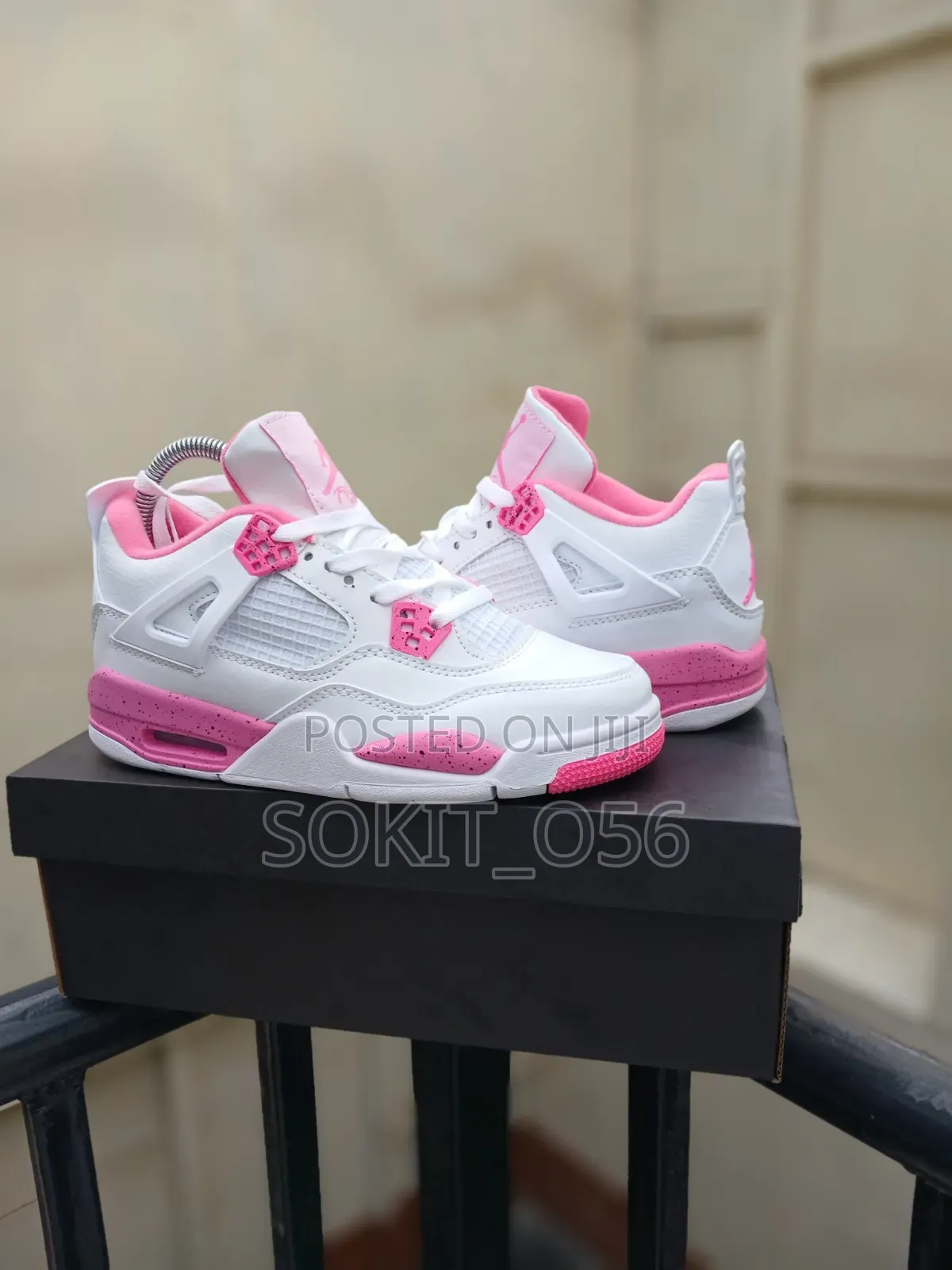 Nike Air Jordan 4 Retro Sneakers