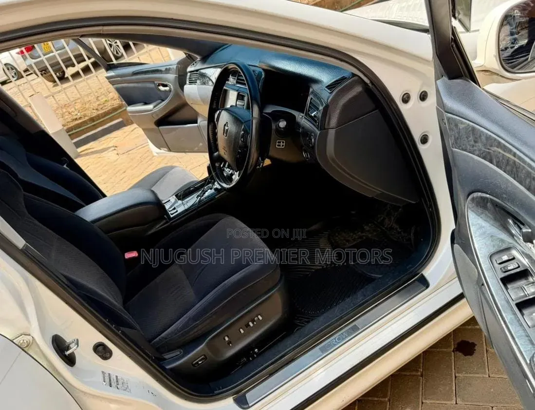 Toyota Crown 2007 White