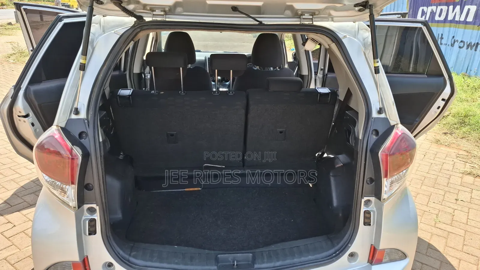 Toyota Ractis 1.5 FWD 2014 Silver