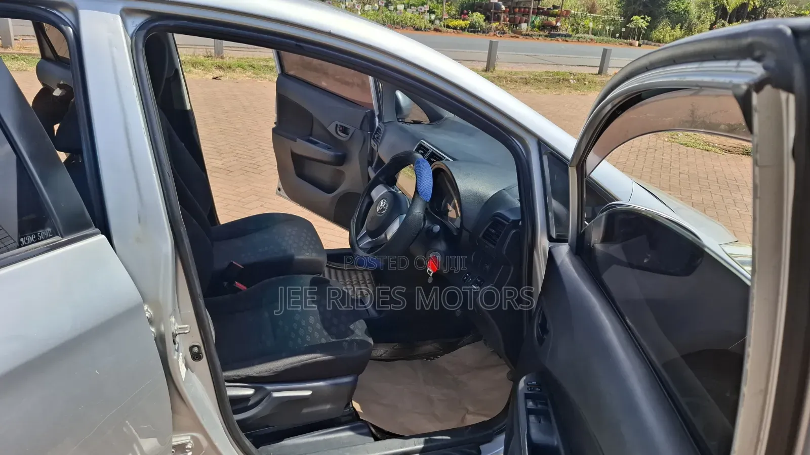 Toyota Ractis 1.5 FWD 2014 Silver