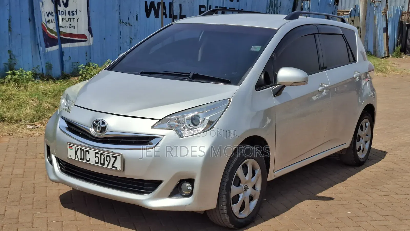 Toyota Ractis 1.5 FWD 2014 Silver