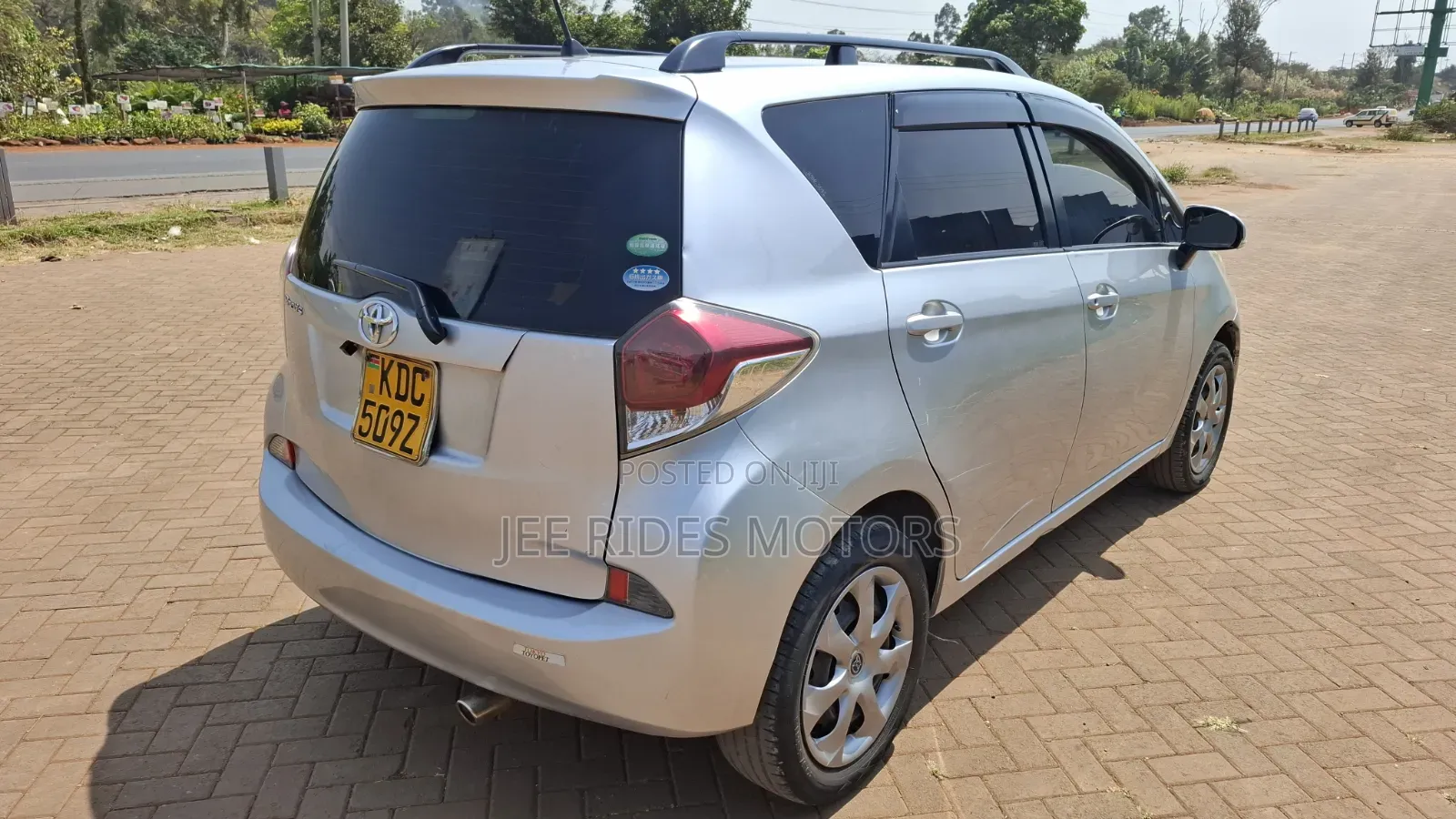 Toyota Ractis 1.5 FWD 2014 Silver