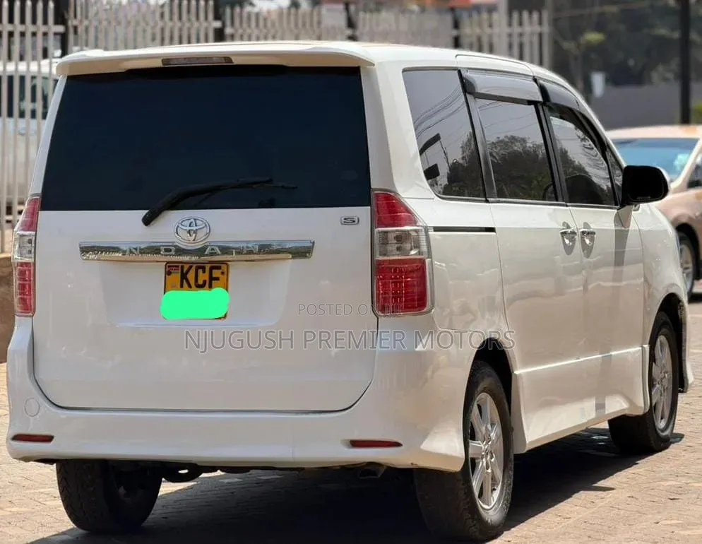 Toyota Noah 2008 White