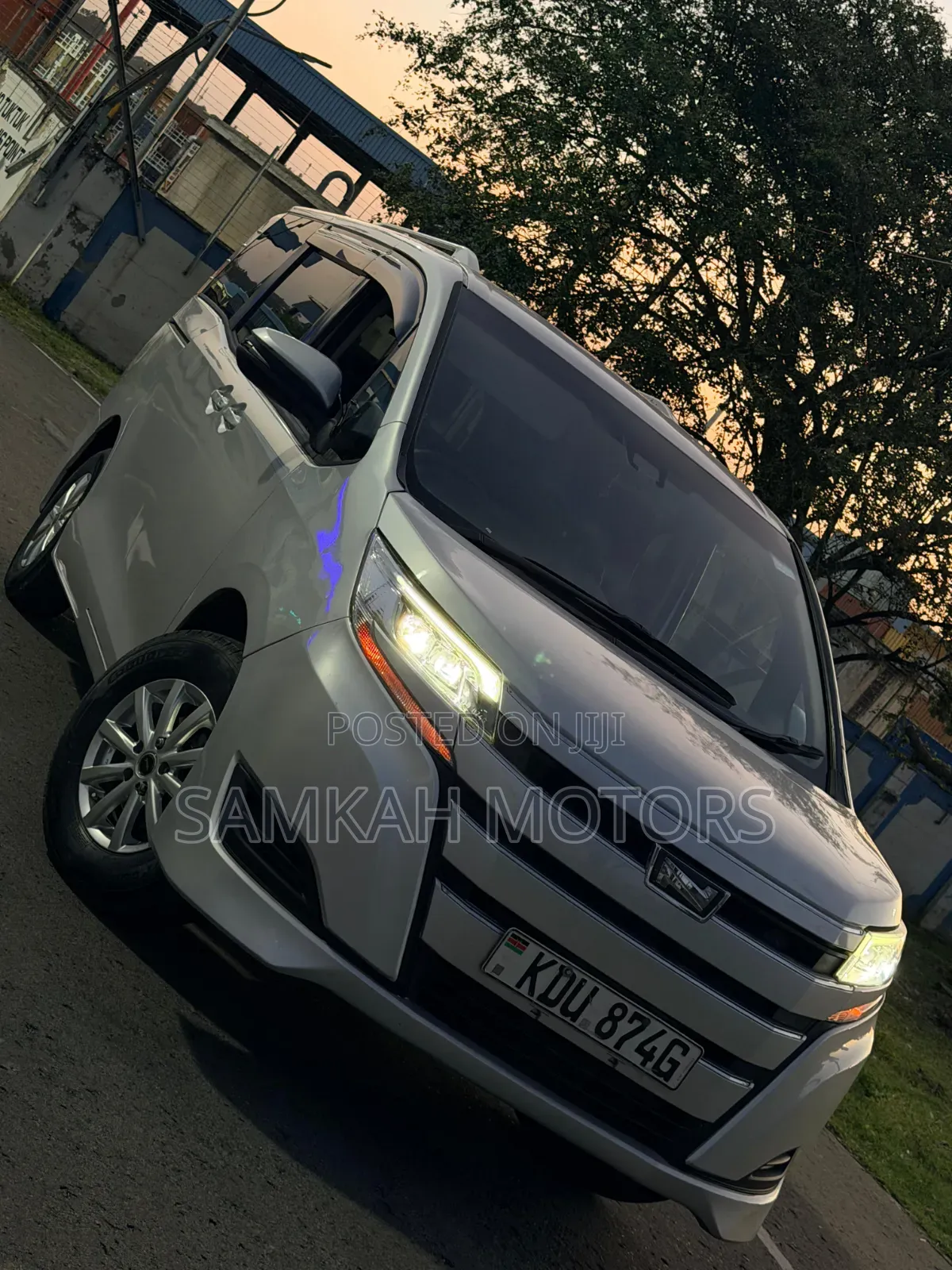 Toyota Noah 2019 Silver