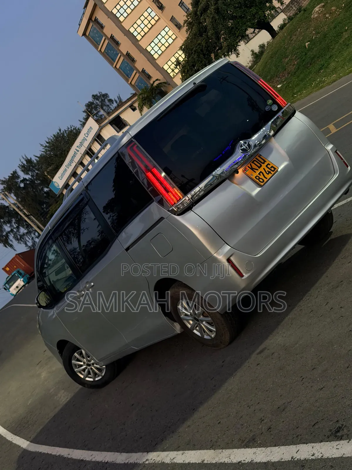 Toyota Noah 2019 Silver