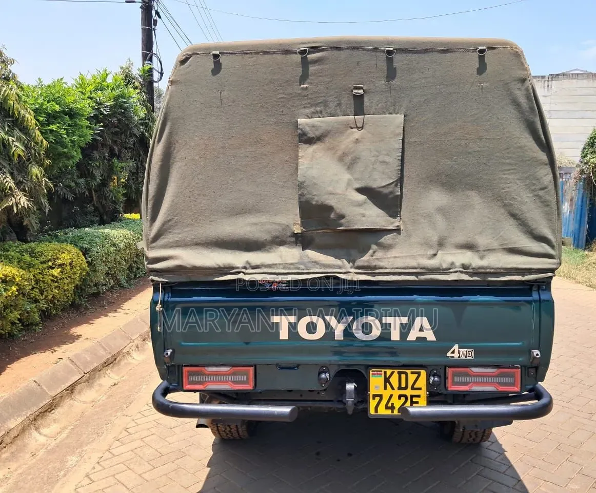 Toyota Land Cruiser 79 Series 2014 Green