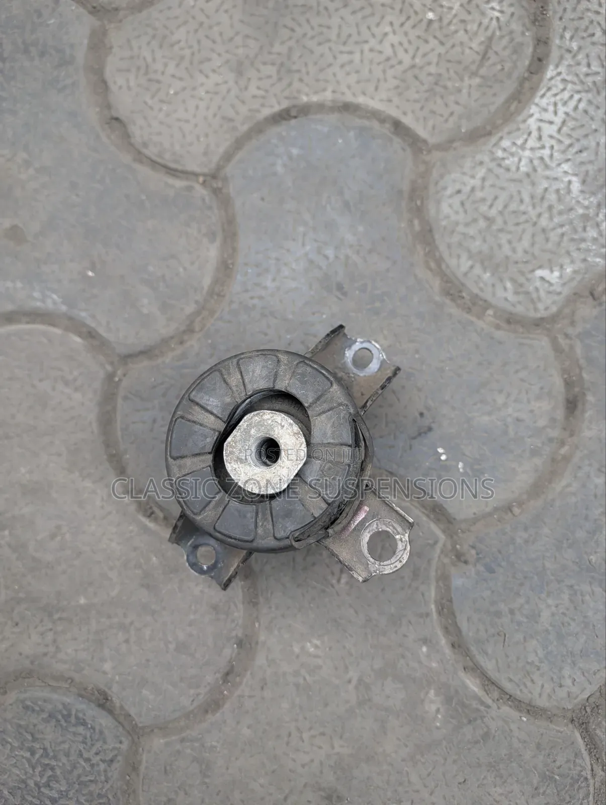 Toyota Passo Engine Mount.