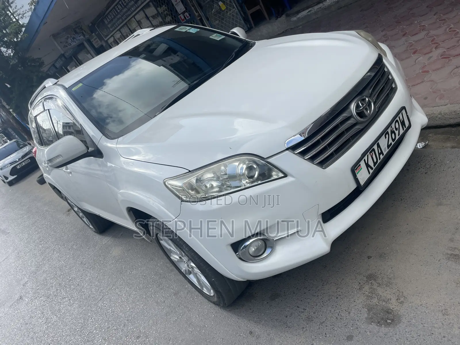 Toyota Vanguard 2013 White