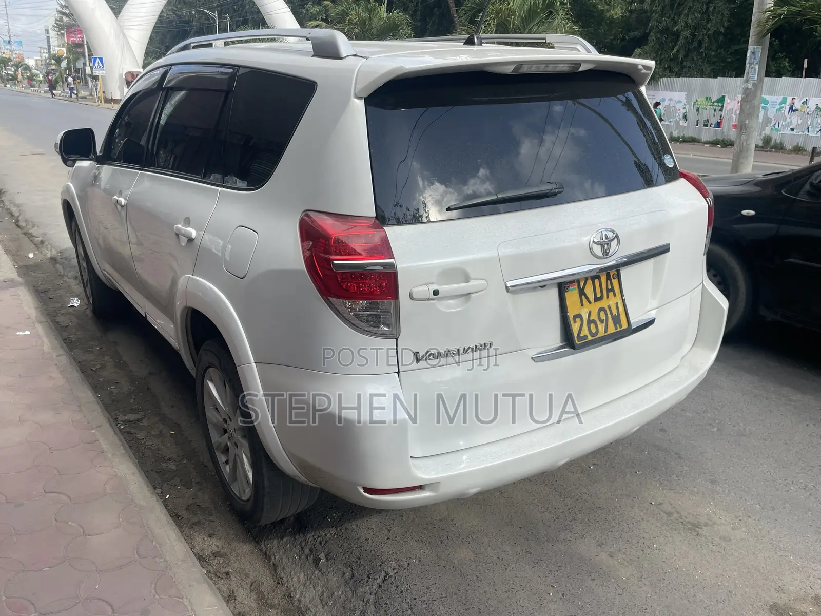 Toyota Vanguard 2013 White