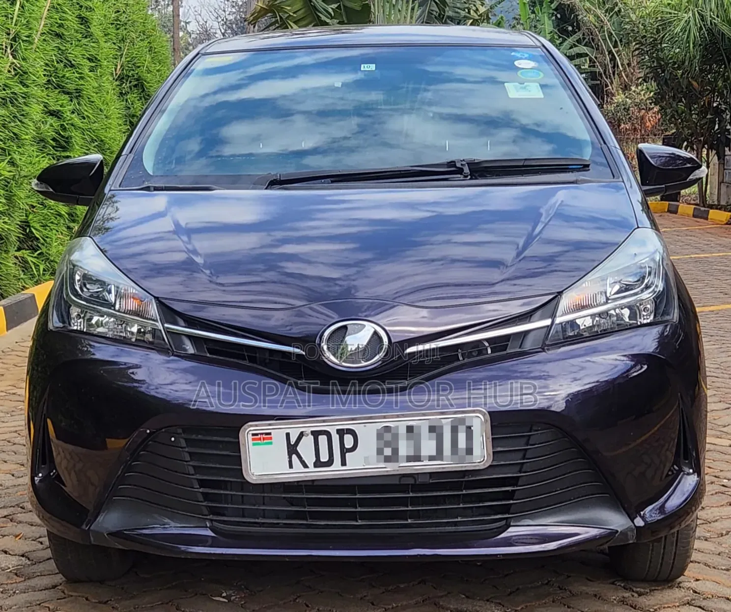 Toyota Vitz 1.0 FWD 3dr 2016 Maroon