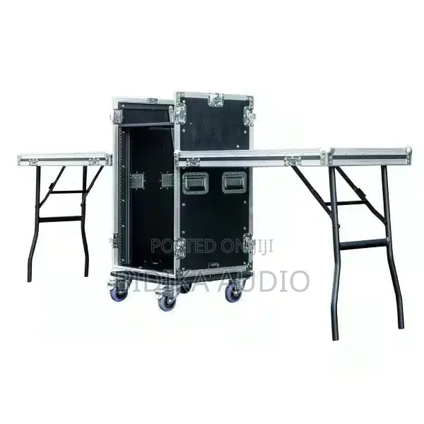 16 Units Flight Rack With 2 Level Tables