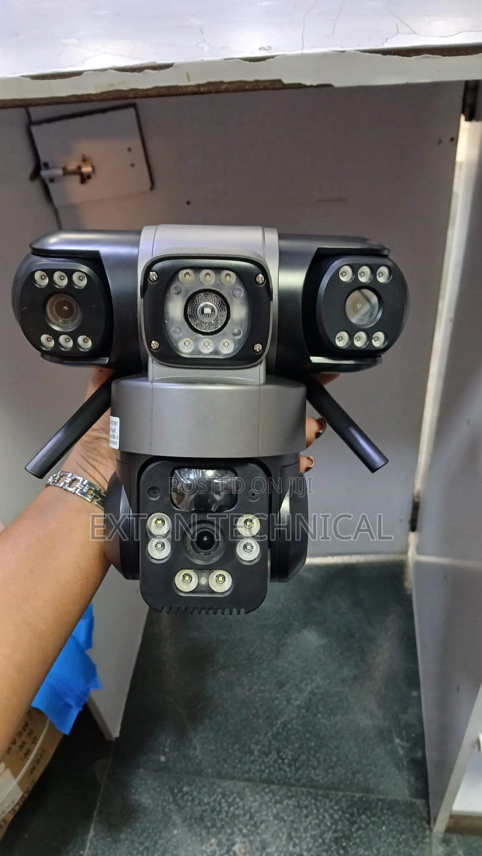 Secured Triple-Lens 4g Solar-Powered Security Camera Full Hd