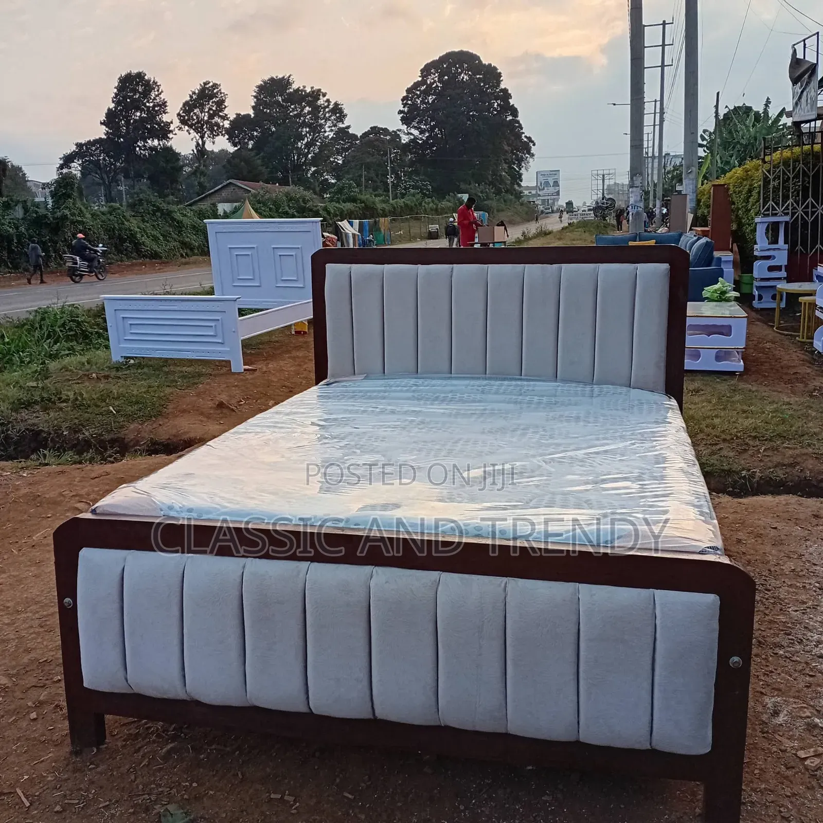5x6 Chocolate Framed Bed