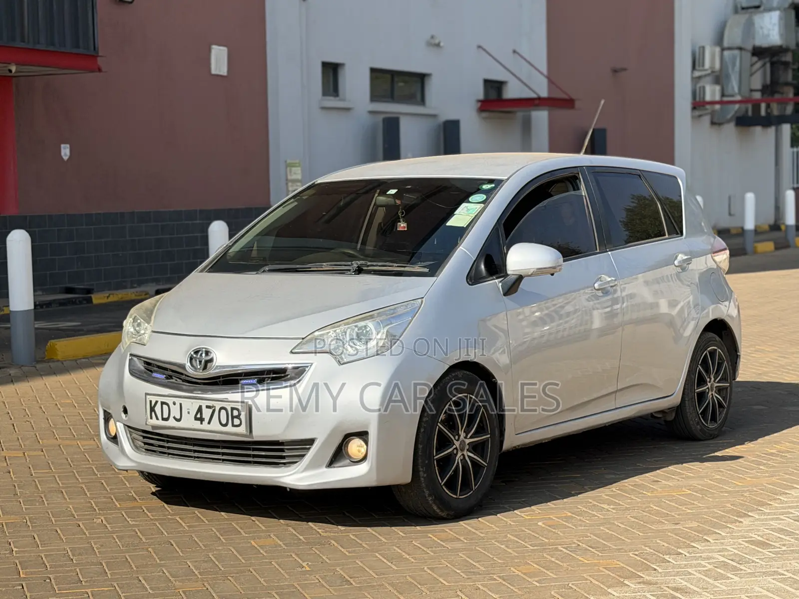 Toyota Ractis 2015 Silver