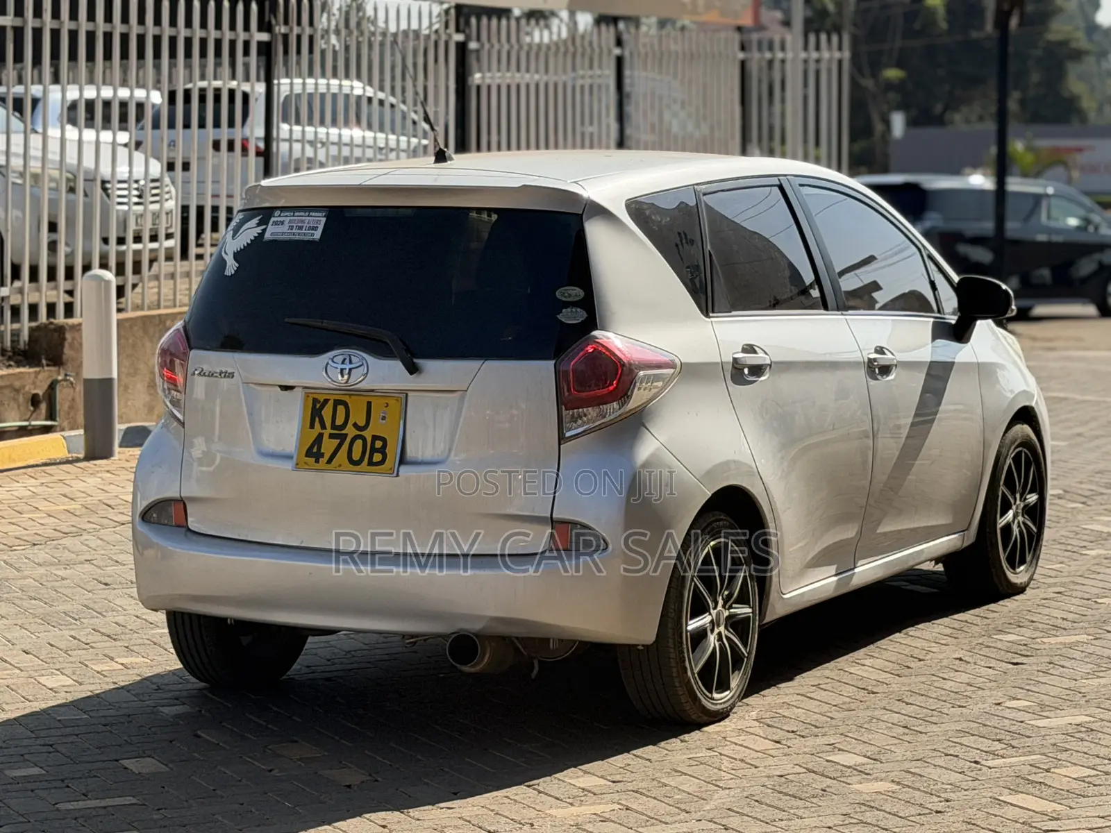 Toyota Ractis 2015 Silver