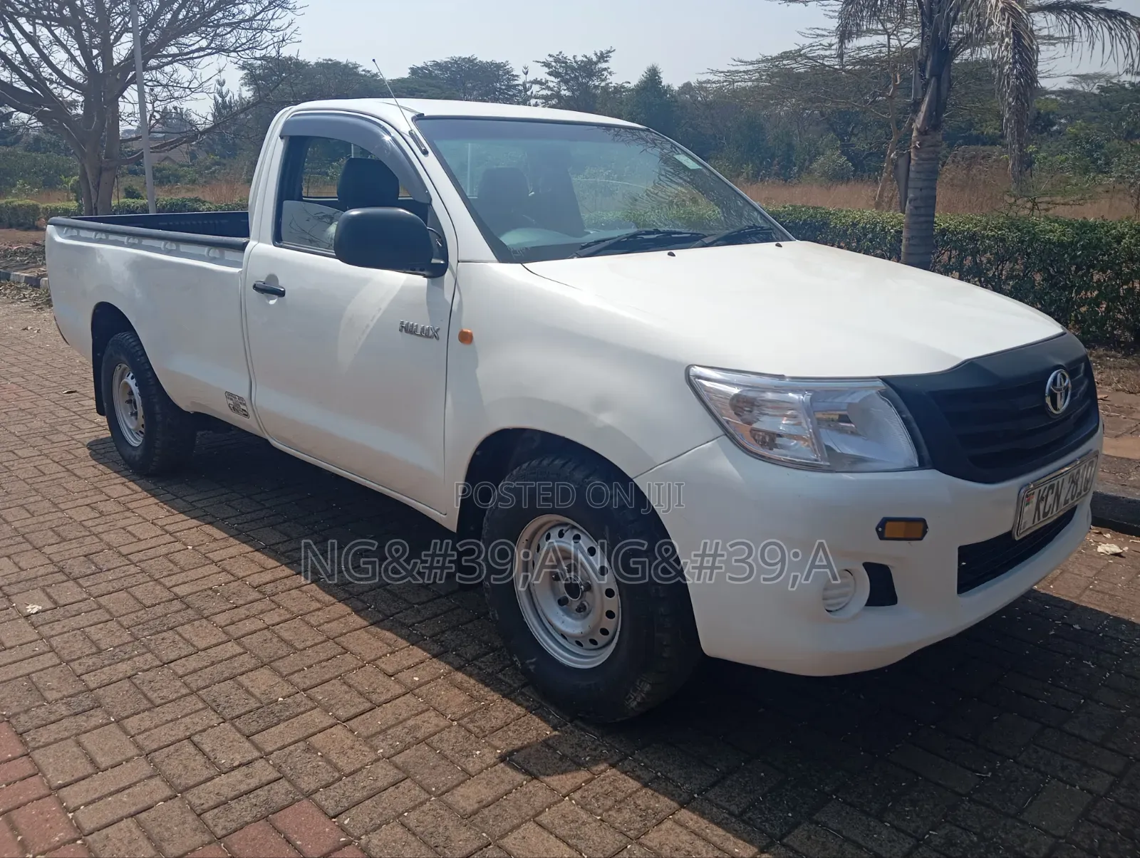 Toyota Hilux 2010 White